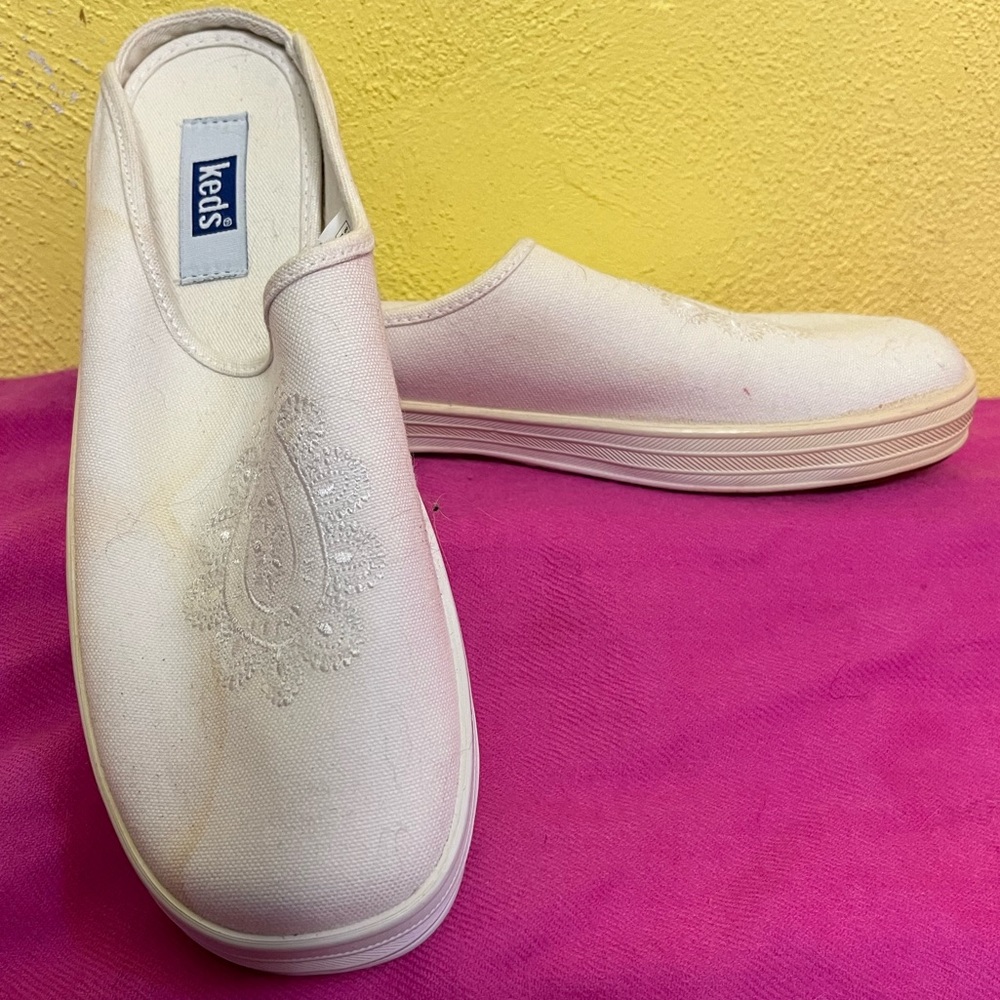 New Woman’s Slip On Keds Canvas Shoes in Pristine Condition!